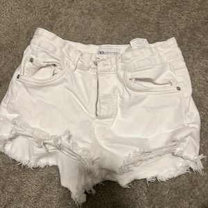 Zara white jean shorts size US 4